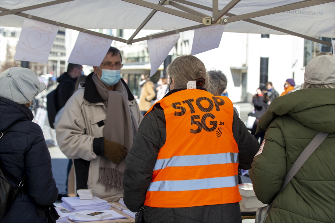 Seventy people argue in Brussels against rollout of 5G net …