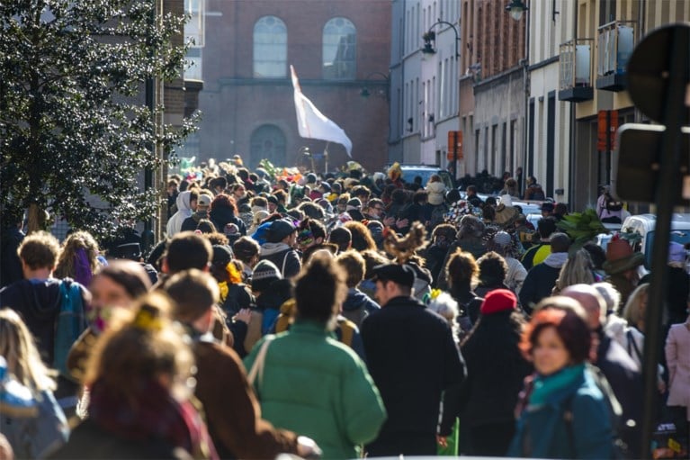 Tiental personen opgepakt bij onaangekondigde stoet ‘Carnaval Sauvage’