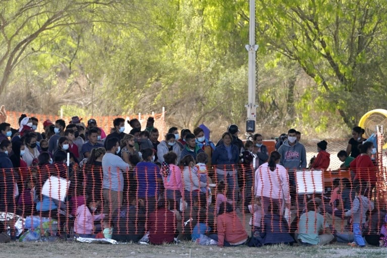 Kritiek op Biden voor ‘lakse aanpak’ van situatie aan Mexicaanse grens