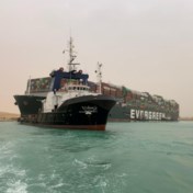Waarom file op Suezkanaal grote gevolgen heeft
