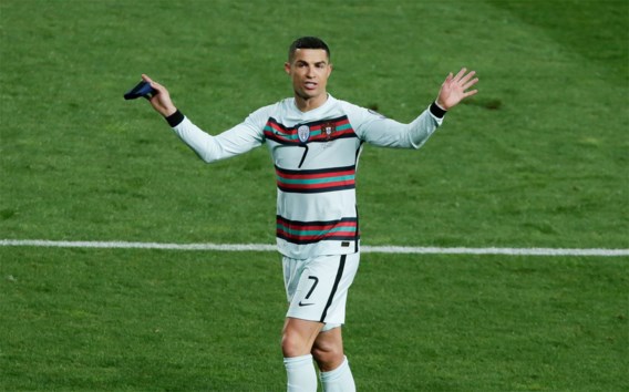 Cristiano Ronaldo stapt boos het veld af na afgekeurd doelpunt