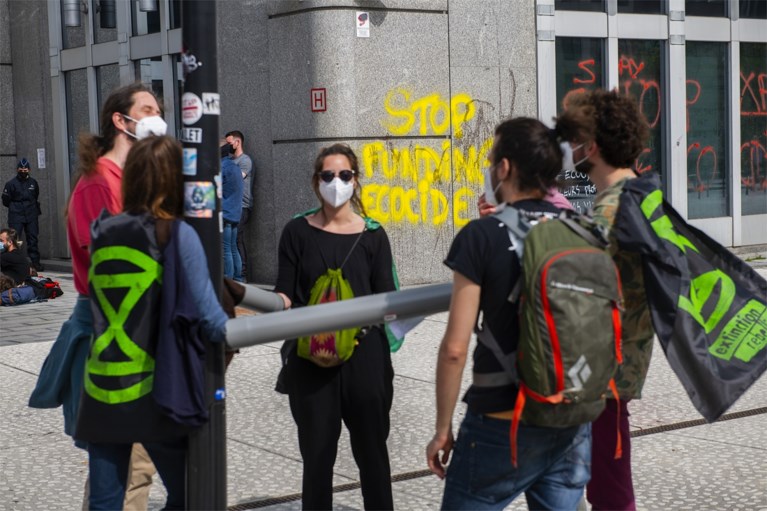 Extinction Rebellion bezet Brusselse hoofdkantoren KBC en BNP Paribas Fortis