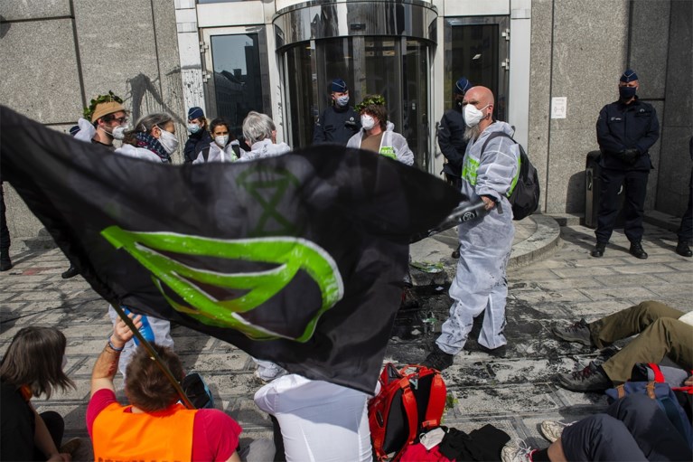 Extinction Rebellion bezet Brusselse hoofdkantoren KBC en BNP Paribas Fortis