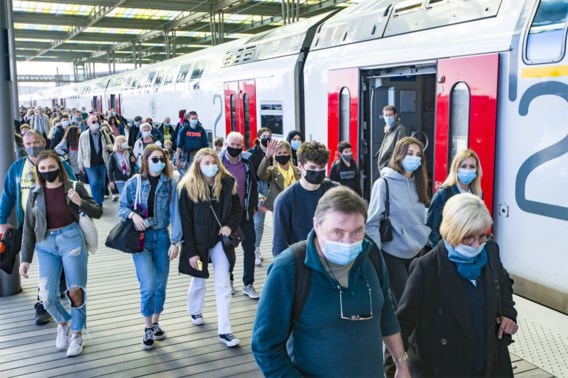 Ceo NMBS dreigt treinverkeer naar kust stop te zetten, maar regering houdt vast aan raammaatregel