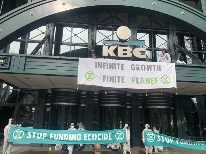 Extinction Rebellion bezet Brusselse hoofdkantoren KBC en BNP Paribas Fortis