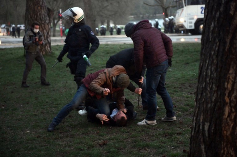 Elf arrestaties na nieuwe bijeenkomst in Ter Kamerenbos