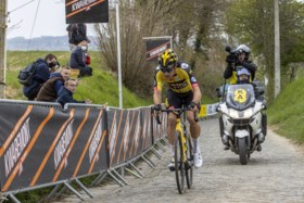 Asgreen vloert Van der Poel verrassend in eindsprint Ronde van Vlaanderen