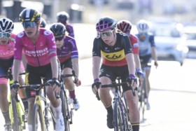 Van Vleuten wint Ronde voor vrouwen na indrukwekkende solo