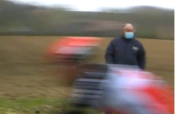 Amper overtredingen van coronamaatregelen langs parcours Ronde van Vlaanderen, ook Herman De Croo draagt mondmasker