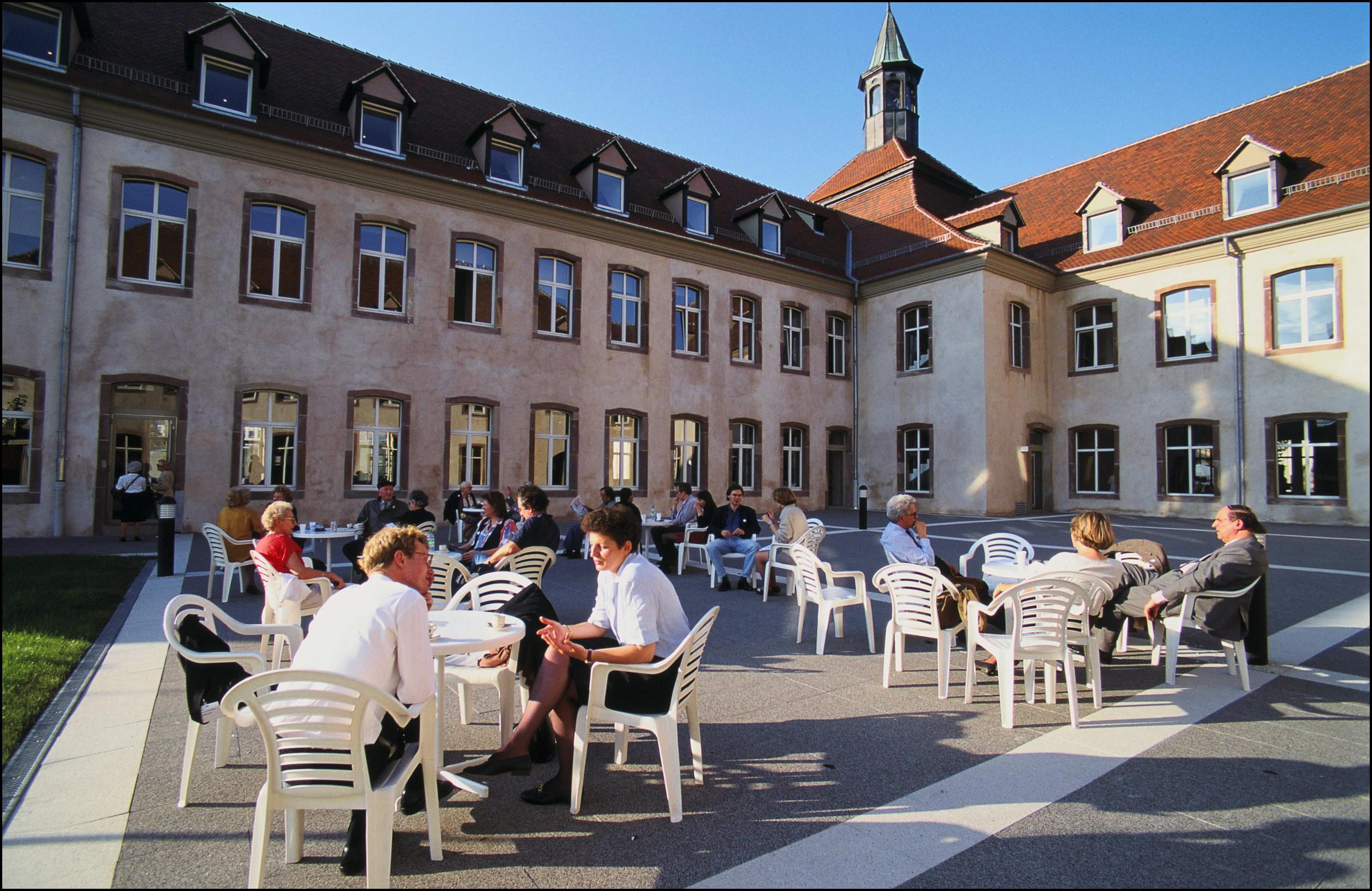 French school. Элитная школа во Франции. Французские элитные школы. Частные элитные школы во Франции. Французская элита.