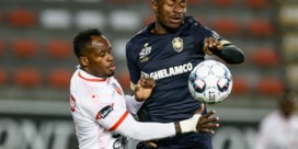 Antwerp verzekert zich met tien man van Play-off 1 na felbevochten zege op Moeskroen