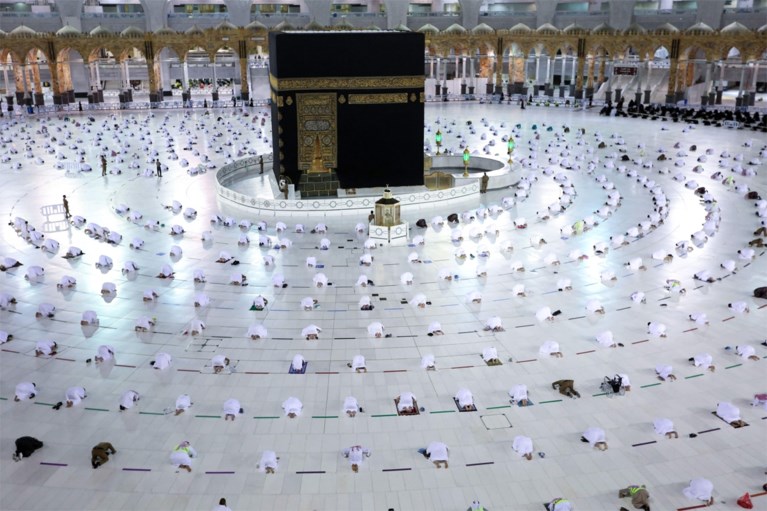 Peregrinos imunes começam o Ramadã em Makkah
