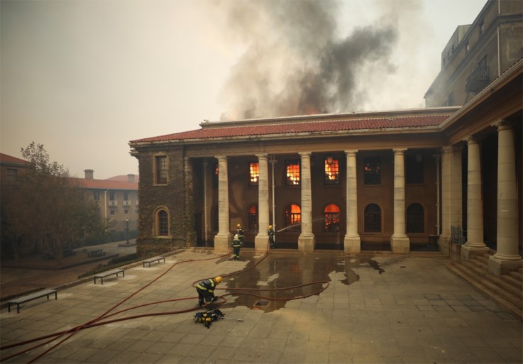 Evacuaties bij hevige brand op Tafelberg in Kaapstad