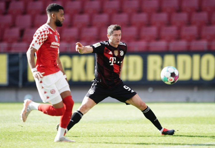 Zwak Bayern moet titelfeest nog even uitstellen na nederlaag