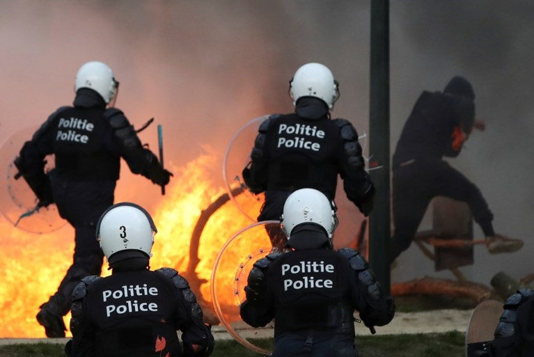 132 onruststokers opgepakt bij La Boum, 5 blijven in de cel