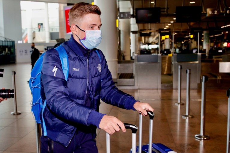Dit is het team van Deceuninck - Quick-Step waarmee Remco Evenepoel maandag richting Giro vertrok: ‘Ik ben heel blij’