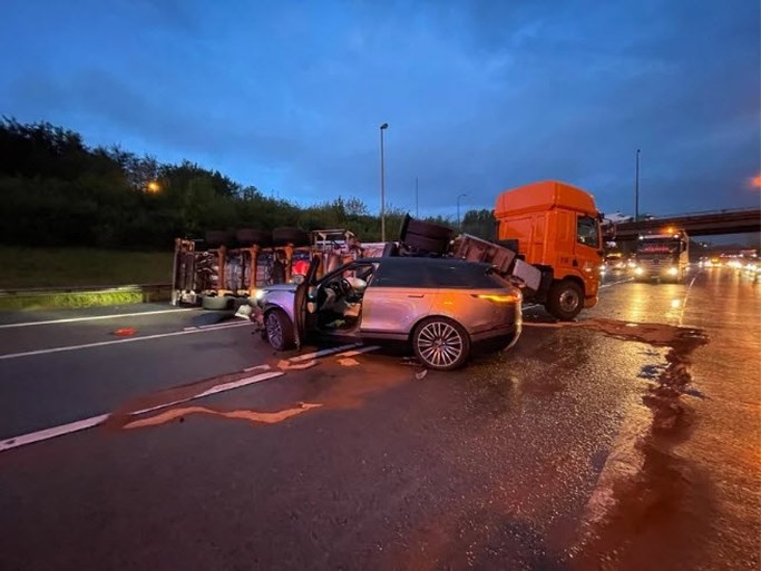 Gekantelde tankwagen met warme chocolade getakeld op Antwerpse ring