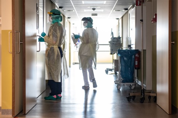 Besmettingen en ziekenhuisopnames blijven dalen, maar toch weer meer overlijdens