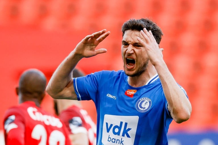 Standard buigt achterstand om en wipt over AA Gent in Europe play-offs