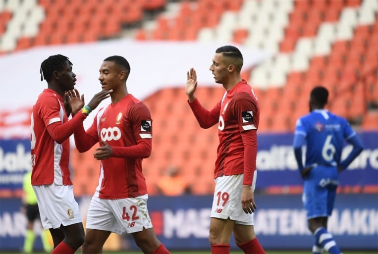 Standard buigt achterstand om en wipt over AA Gent in Europe play-offs