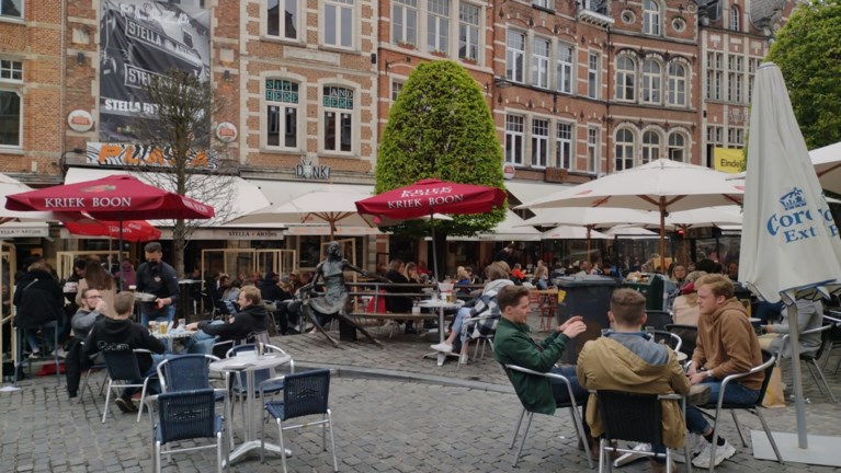 T-Day: sluitingsuur behoorlijk gerespecteerd, coronamaatregelen daarna veel minder