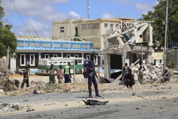 Zeker zes doden bij zelfmoordaanslag op politiebureau in Mogadishu