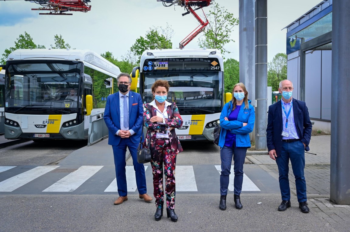 Eerste elektrische bussen UZA met Eilandje | Standaard Mobile