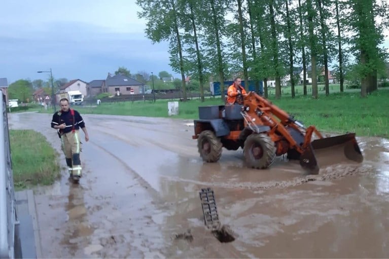 Onweer leidt tot wateroverlast en bliksemschade