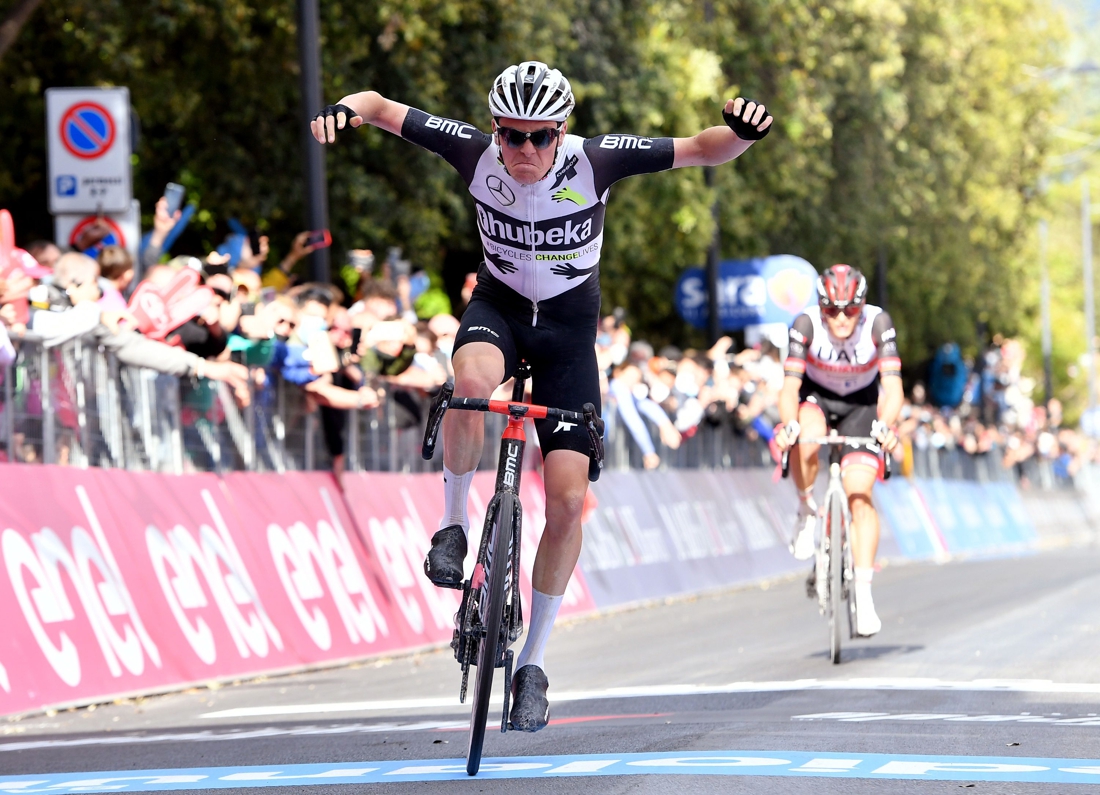 Remco Evenepoel verliest veel tijd op Bernal, ritzege voor ...