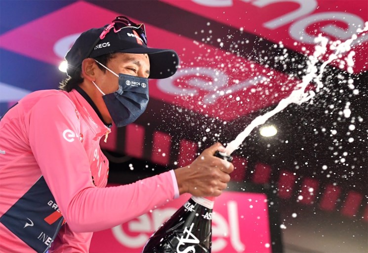 Remco Evenepoel stort in en mag top tien vergeten, Egan Bernal verplettert iedereen in ingekorte koninginnenrit