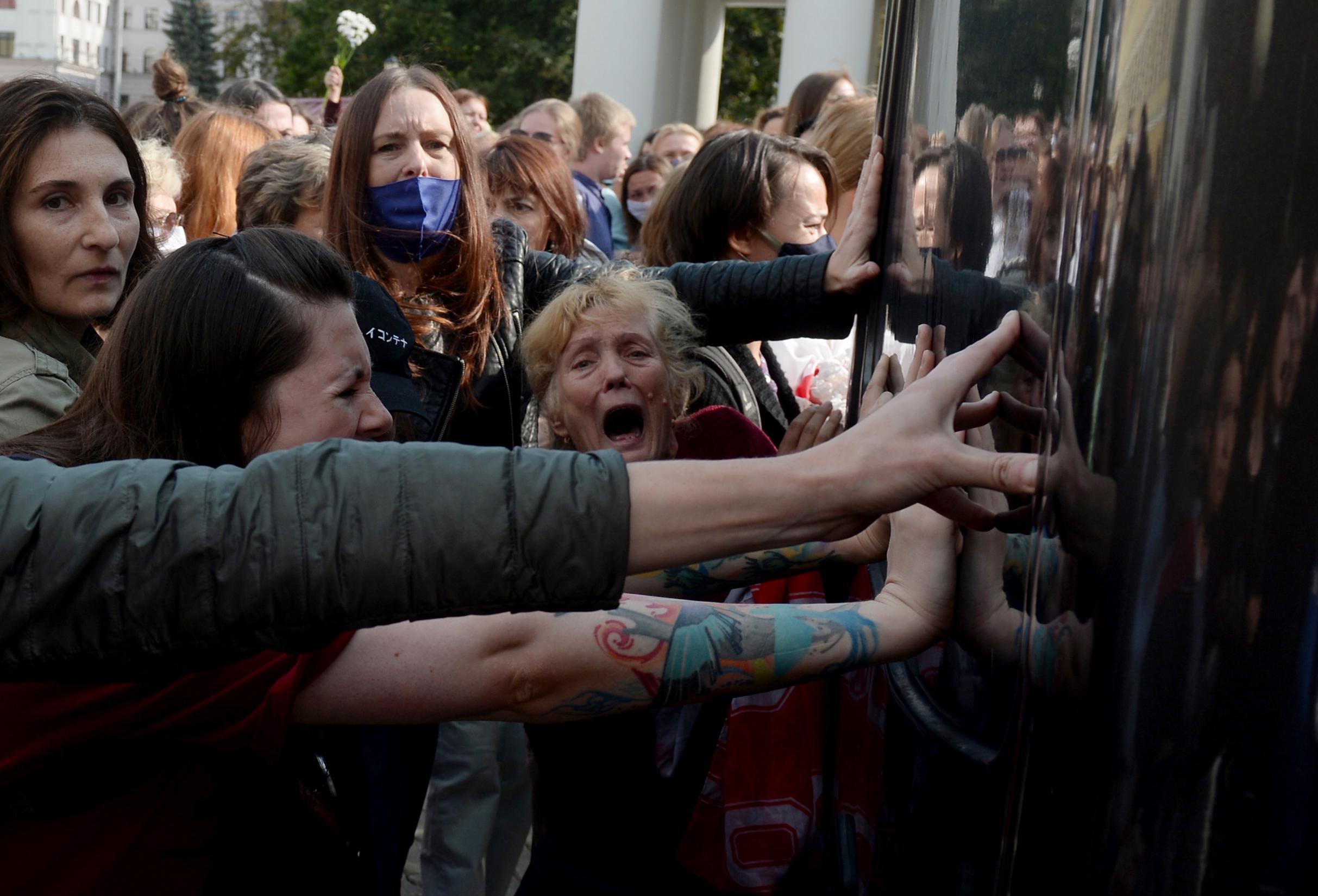 Bulldozer Loekasjenko wil oppositie platwalsen - De Standaard