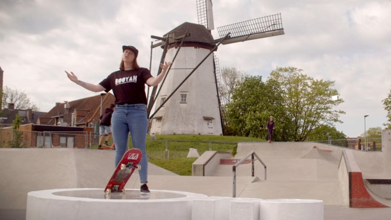 “Vroeger herkenden ze me als professioneel skater, vandaag als TikTokker”