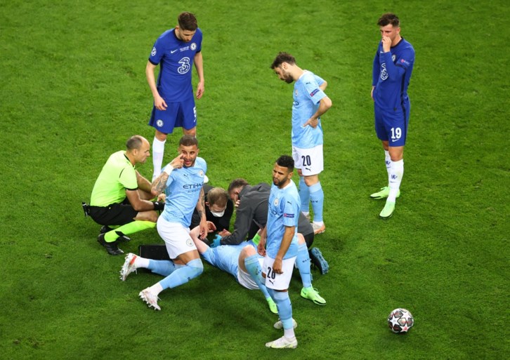 Kevin De Bruyne na botsing in tranen van het veld tijdens Champions League-finale