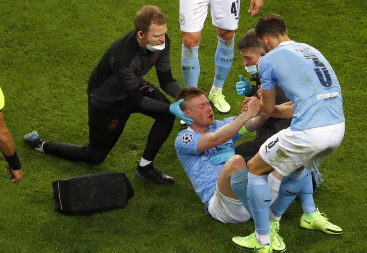 Kevin De Bruyne na botsing in tranen van het veld tijdens Champions League-finale