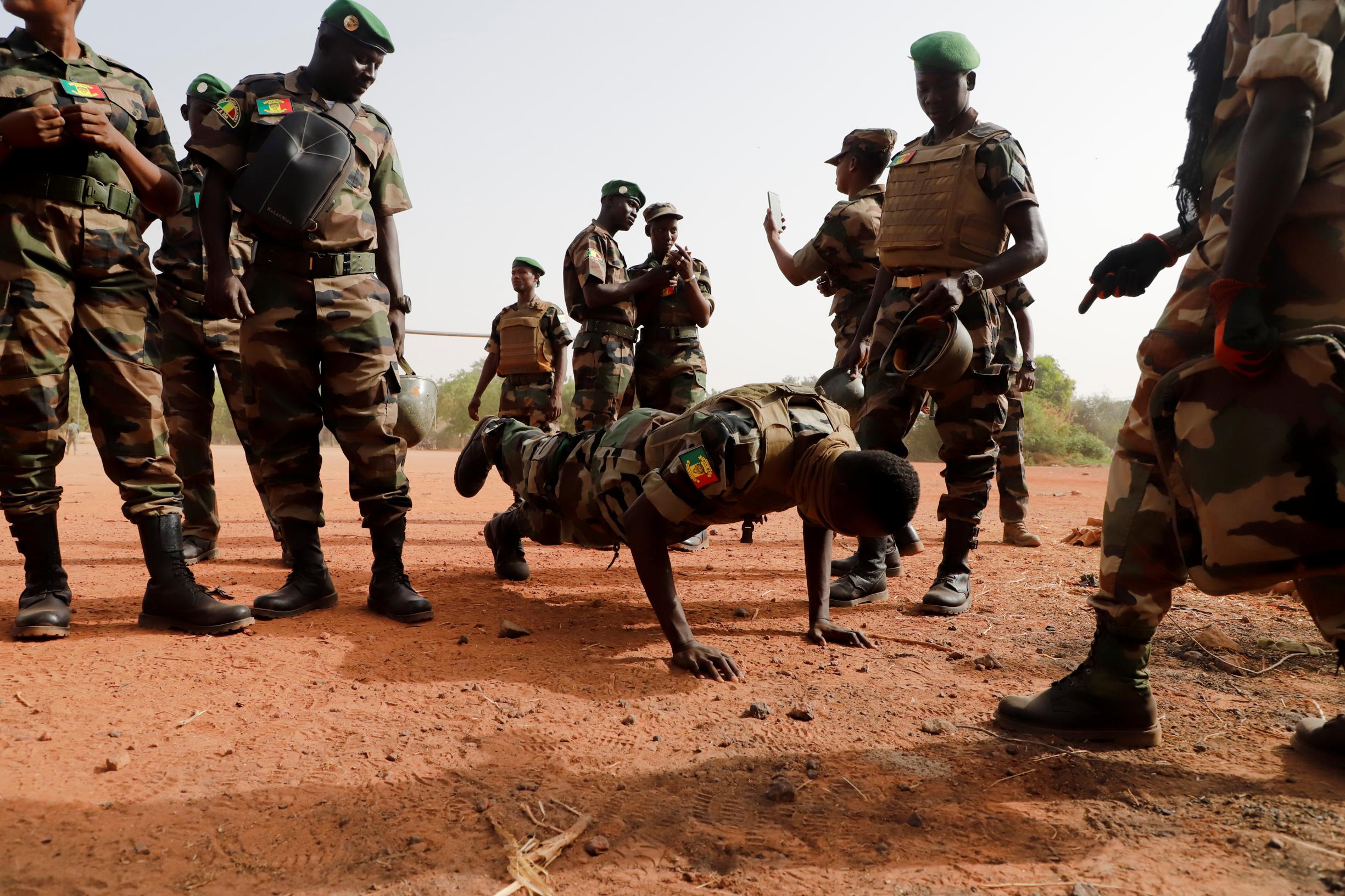 Macron Dreigt Ermee Soldaten Terug Te Trekken Uit Mali | De Standaard