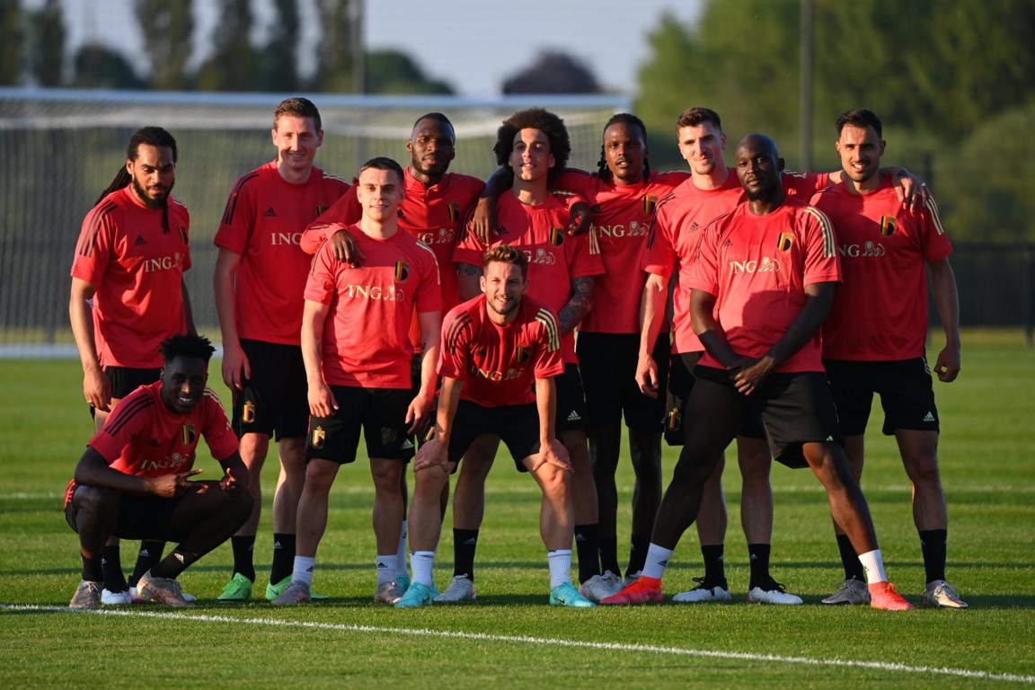 Jun 10, 2021 · albert merkt gezonde concurrentie bij de rode duivels 10 juni 2021 0 reacties door redactie roberto martinez trekt met 26 spelers naar het ek. Rode Duivels 2021 : Rode Duivels Moeten Ook Naast Het Veld Scoren De Standaard Mobile