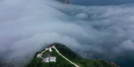 Vanuit de lucht: mysterieuze mist slokt eiland op