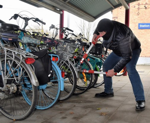 Trackingsysteem leidt politie naar loods met gestolen fietsen in Merksplas