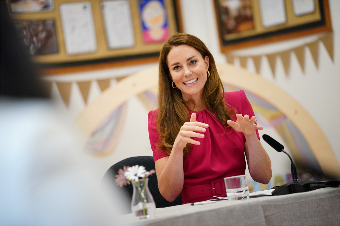 Kate Middleton reacts slightly uncomfortably to question about Li…