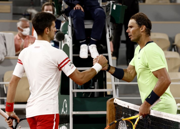 Novak Djokovic klopt Rafael Nadal na titanenstrijd en staat in finale Roland Garros