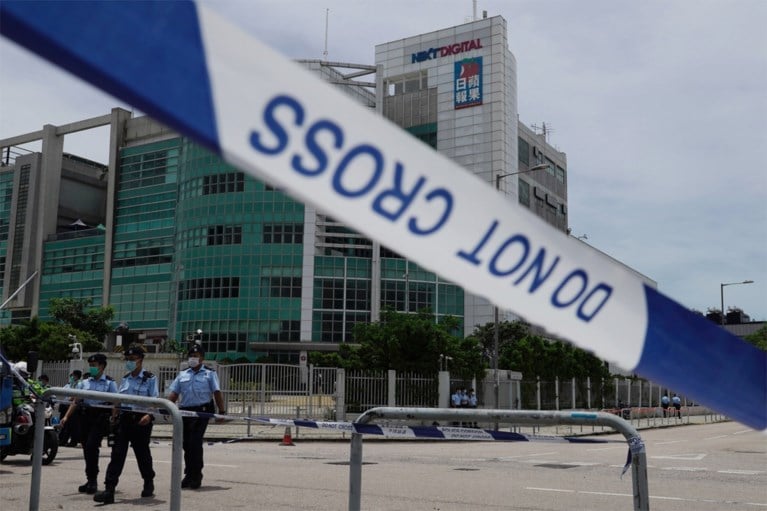 Politie Hongkong pakt leidinggevenden prodemocratische krant op