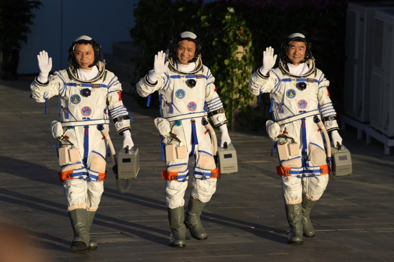 China lanceert voor het eerst bemande missie naar eigen ruimtestation
