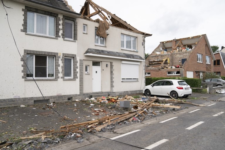 92 huizen zwaar beschadigd door tornado in Beauraing