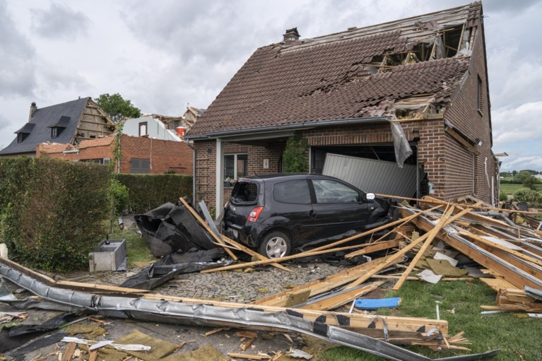 92 huizen zwaar beschadigd door tornado in Beauraing