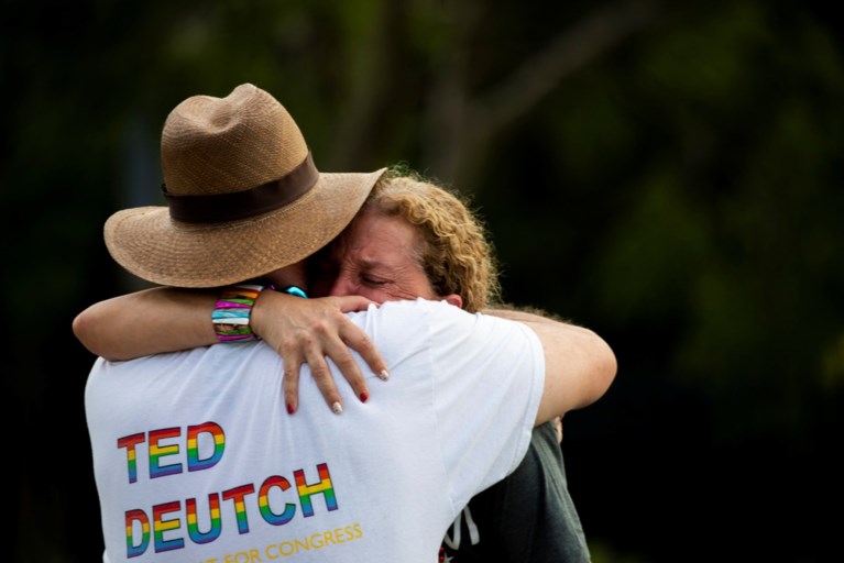 Automobilist rijdt in op omstaanders tijdens Pride-parade in VS: ‘tragisch ongeval’