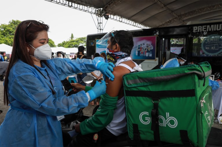 Filipijnse president Duterte: ‘Ofwel neem je het vaccin, ofwel ga je de gevangenis in’
