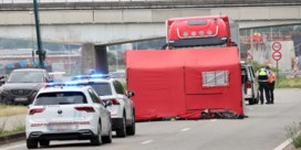 50-jarige fietser op speedpedelec overleden na botsing met vrachtwagen