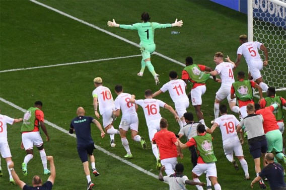 Zwitserland knikkert wereldkampioen Frankrijk uit toernooi ...