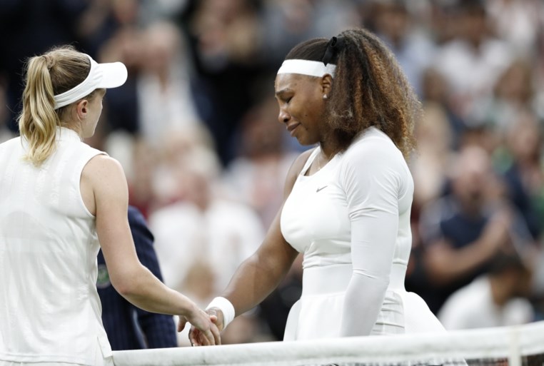 Geblesseerde Serena Williams moet strijd meteen staken op Wimbledon