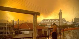 Enorme natuurbrand op Cyprus, tientallen dorpen ontruimd